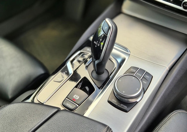 BMW Seria 5 cena 104000 przebieg: 228000, rok produkcji 2017 z Czarnków małe 529
